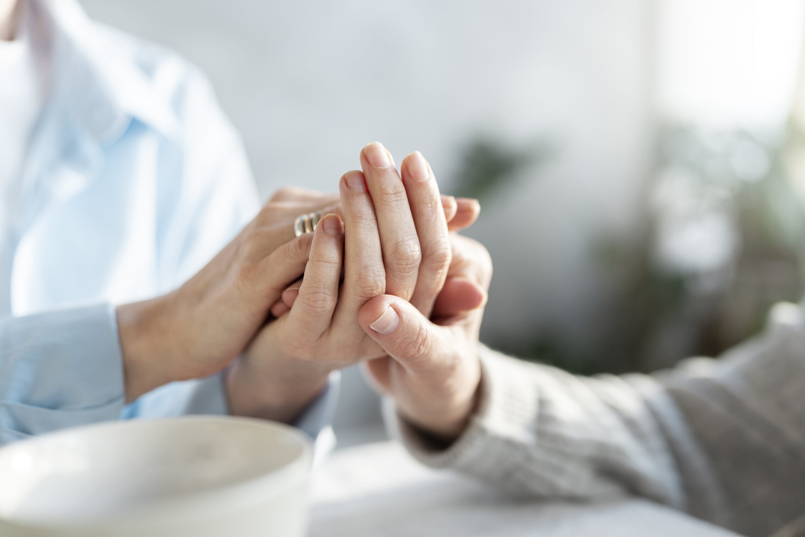 patient-age-souffrant-de-parkinson